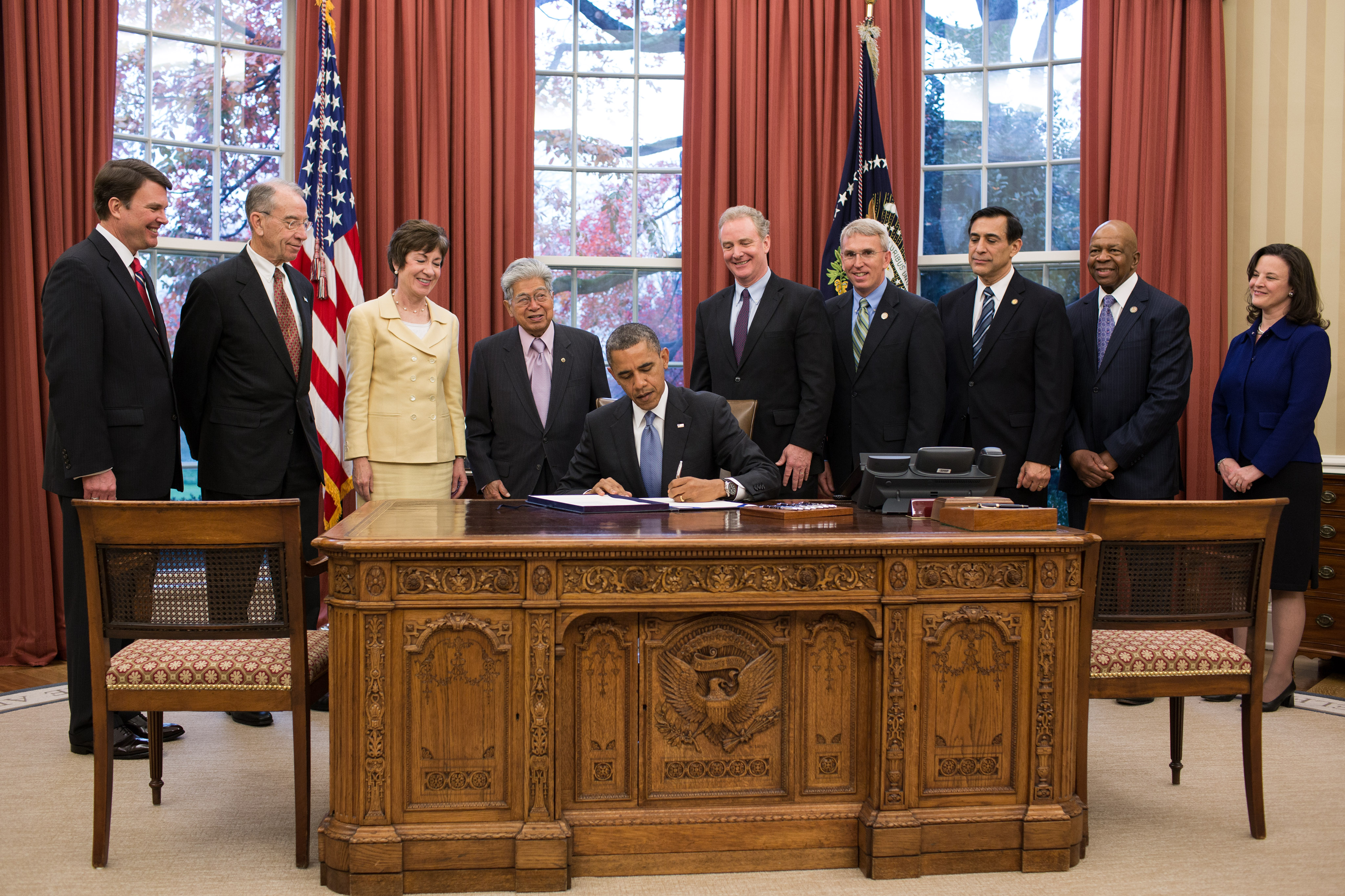 President Obama Signs Senator Akaka's Whistleblower Protection Enhancement Act into Law in Oval Office Ceremony